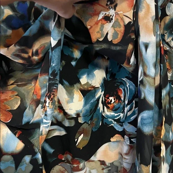 Attitudes by Renee Multicolor Floral V-Neck Blouse - Picture 6 of 7